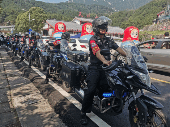 多部门联合执法  保障游客出行安全424.png